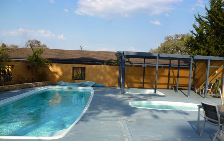 Imagen de los exteriores del Hotel Coachman's Eden. Foto 11