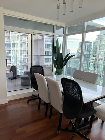 Imagen del bar/restaurante del Hotel Coalharbour Vantage Point 1616. Foto 1