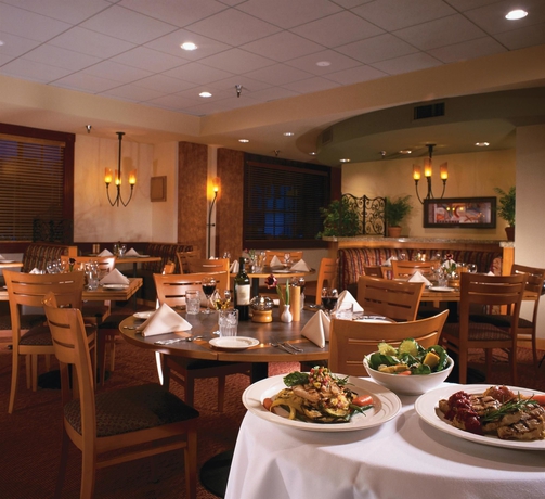 Imagen del bar/restaurante del Hotel Coast Burbank. Foto 4