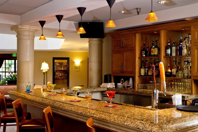 Imagen del bar/restaurante del Hotel Coast Burbank. Foto 5
