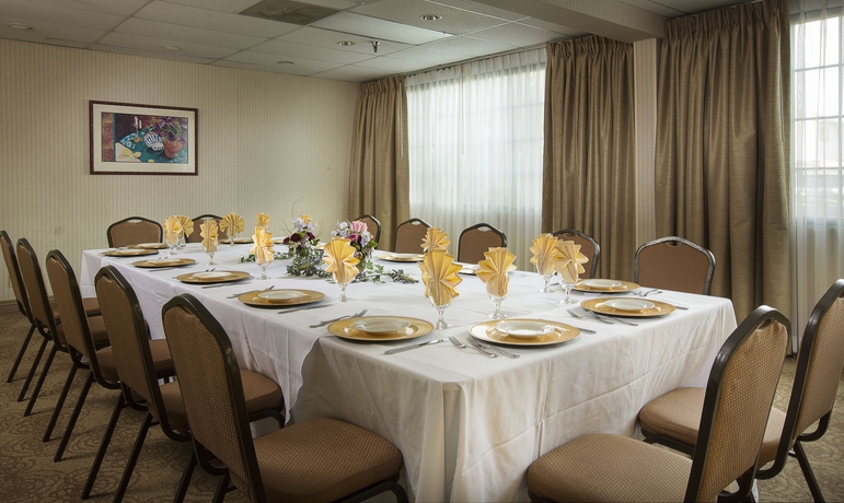 Imagen de los interiores del Hotel Coast Burbank. Foto 13