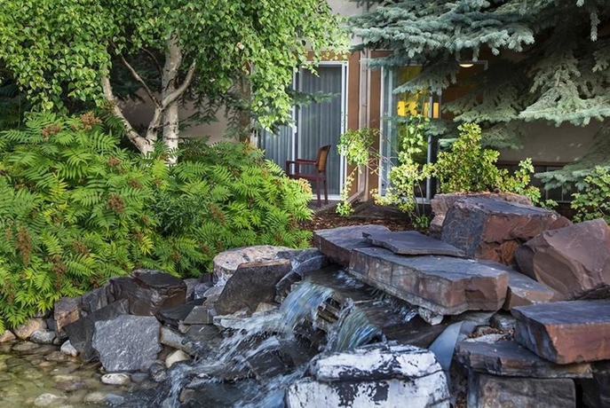 Imagen de los exteriores del Hotel Coast Canmore and Conference Centre. Foto 7