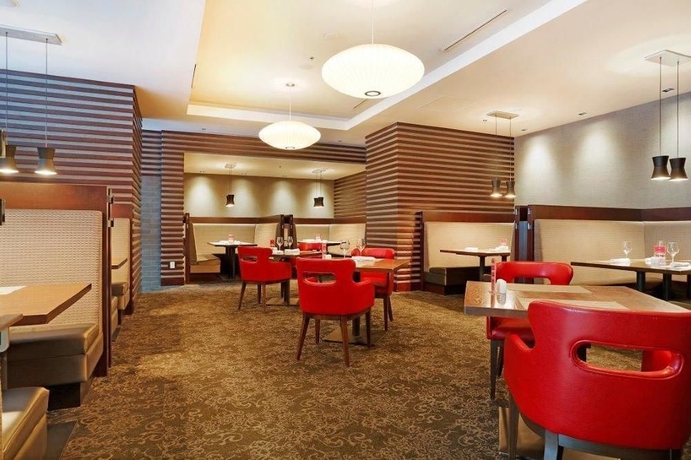 Imagen del bar/restaurante del Hotel Coast Coal Harbour Vancouver By Apa. Foto 2