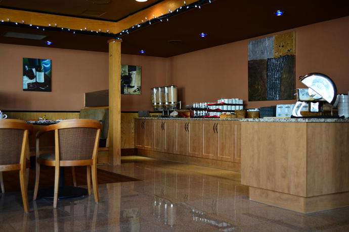 Imagen del bar/restaurante del Hotel Coast Discovery Inn. Foto 3