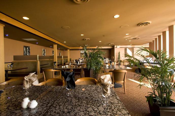 Imagen del bar/restaurante del Hotel Coast Discovery Inn. Foto 4