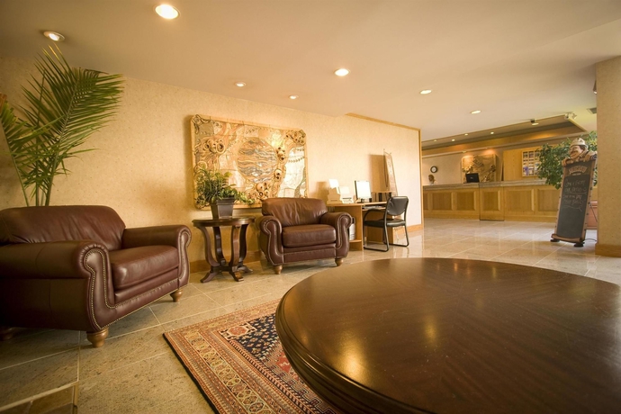 Imagen de los interiores del Hotel Coast Discovery Inn. Foto 13