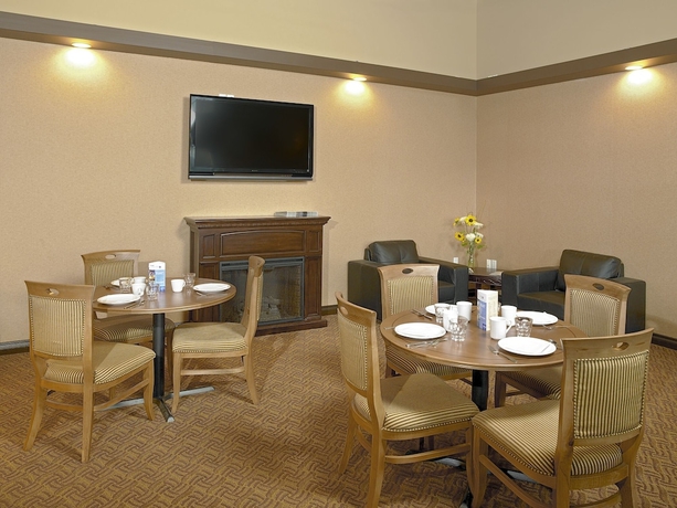 Imagen del bar/restaurante del Hotel Coast Fraser Inn. Foto 4
