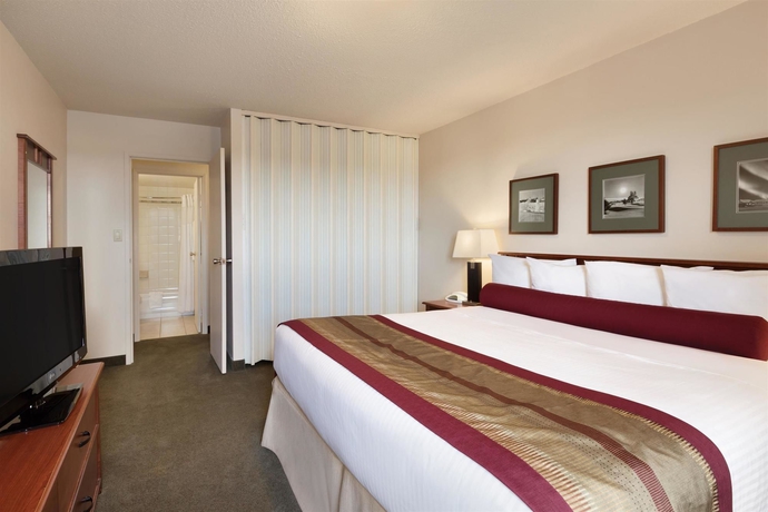 Imagen de la habitación del Hotel Coast Fraser Tower. Foto 5
