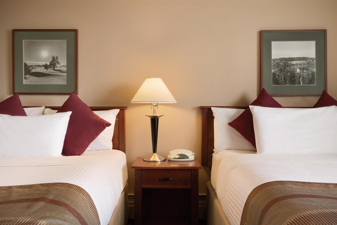Imagen de la habitación del Hotel Coast Fraser Tower. Foto 6
