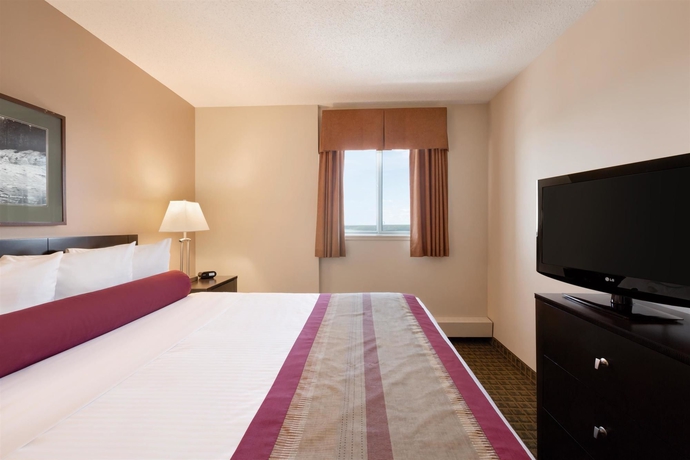 Imagen de la habitación del Hotel Coast Fraser Tower. Foto 8