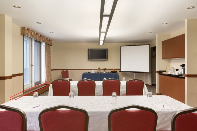 Imagen de los interiores del Hotel Coast Fraser Tower. Foto 14