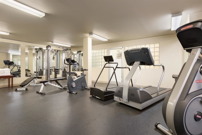 Imagen de los interiores del Hotel Coast Fraser Tower. Foto 15