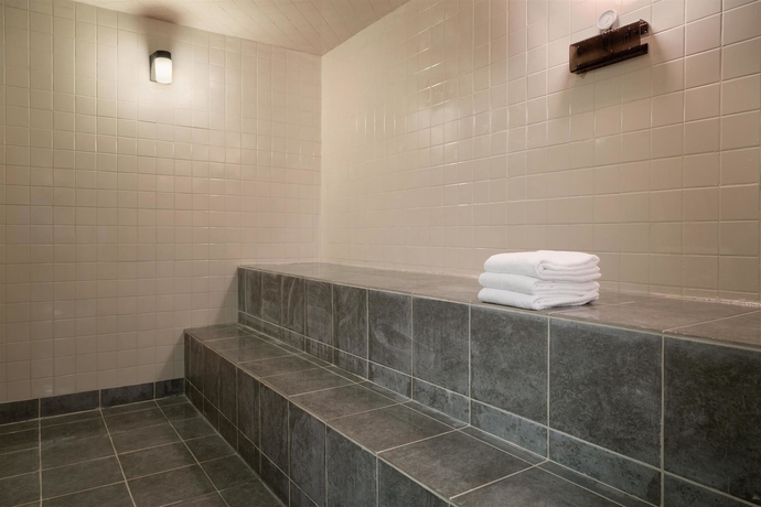 Imagen de los interiores del Hotel Coast Fraser Tower. Foto 16