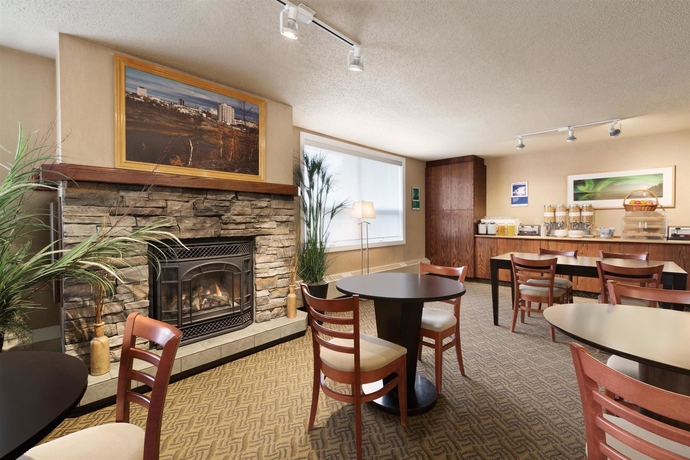 Imagen del bar/restaurante del Hotel Coast Fraser Tower. Foto 3