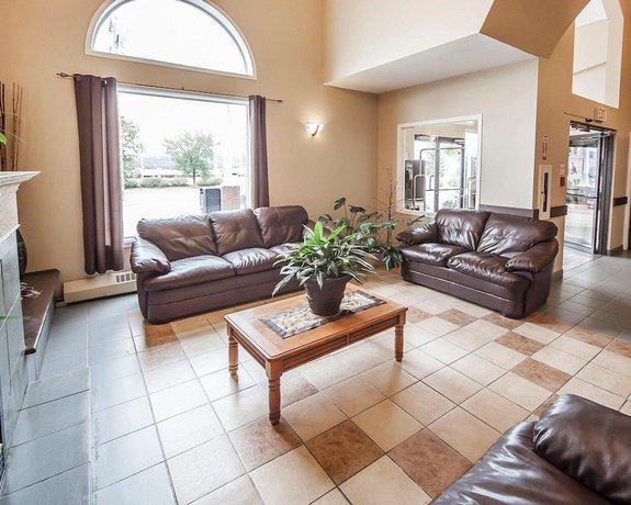 Imagen de los interiores del Hotel Coast Hinton. Foto 19