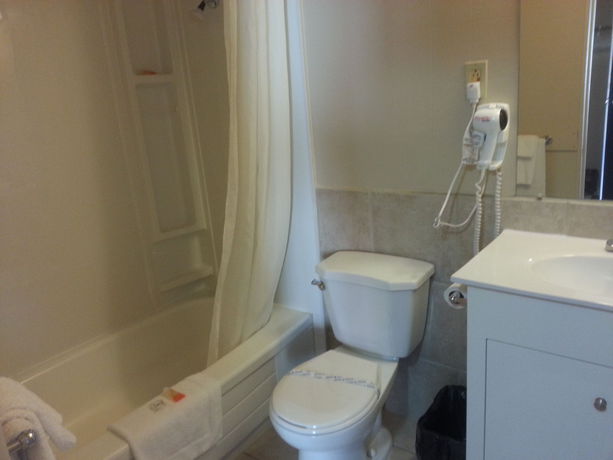 Imagen de la habitación del Hotel Coast Metro Vancouver. Foto 8