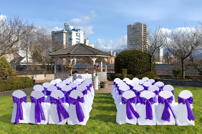 Imagen de los exteriores del Hotel Coast Plaza. Foto 9