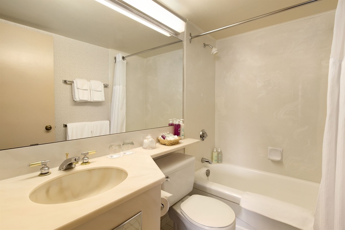 Imagen de la habitación del Hotel Coast Plaza. Foto 8