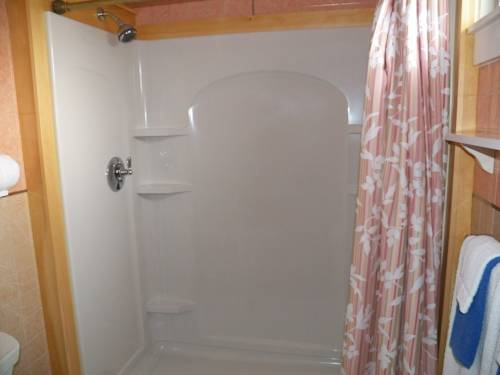 Imagen de la habitación del Hotel Coast Village Inn and Cottages. Foto 5