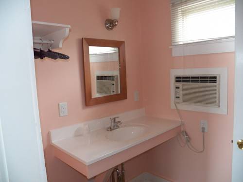 Imagen de la habitación del Hotel Coast Village Inn and Cottages. Foto 6