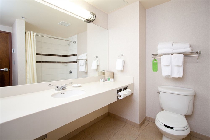 Imagen de la habitación del Hotel Coast and Convention Centre Langley City. Foto 7