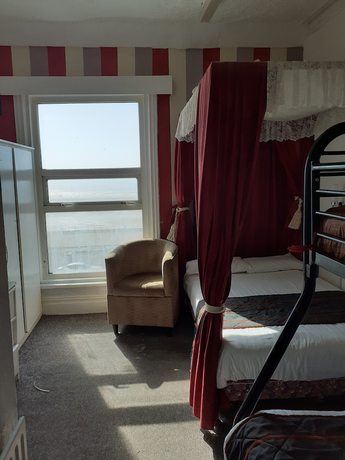 Imagen de la habitación del Hotel Coastal Bay. Foto 3