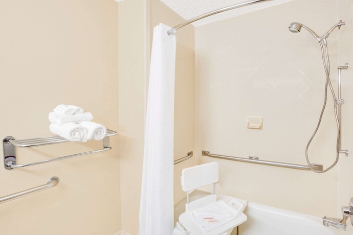 Imagen de la habitación del Hotel Coastal Inn and Suites - Wilmington, Nc. Foto 17