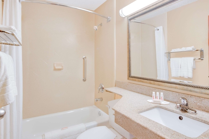 Imagen de la habitación del Hotel Coastal Inn and Suites - Wilmington, Nc. Foto 18