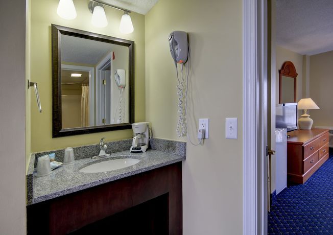 Imagen de la habitación del Hotel Coastal Palms Inn and Suites. Foto 7