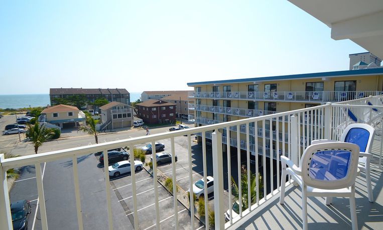 Imagen de la habitación del Hotel Coastal Palms Inn and Suites. Foto 8