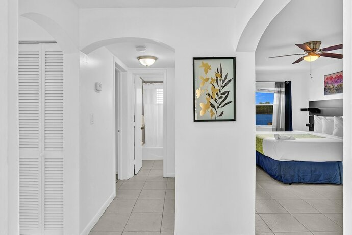 Imagen de la habitación del Hotel Coastal Sunset. Foto 16
