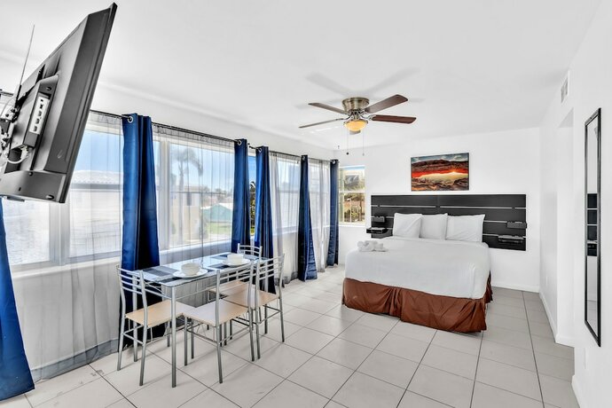 Imagen de la habitación del Hotel Coastal Sunset. Foto 17