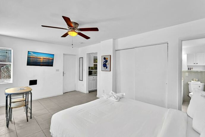 Imagen de la habitación del Hotel Coastal Sunset. Foto 20