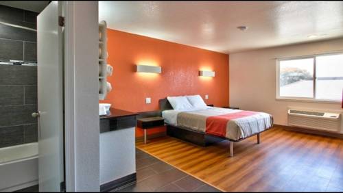 Imagen de la habitación del Hotel Coastal Valley Inn. Foto 2
