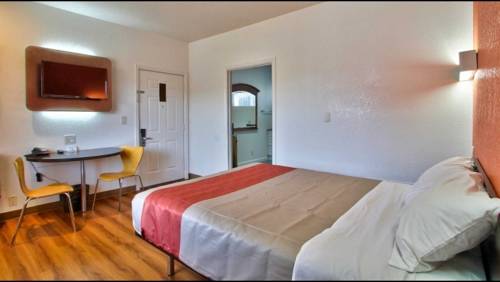 Imagen de la habitación del Hotel Coastal Valley Inn. Foto 5