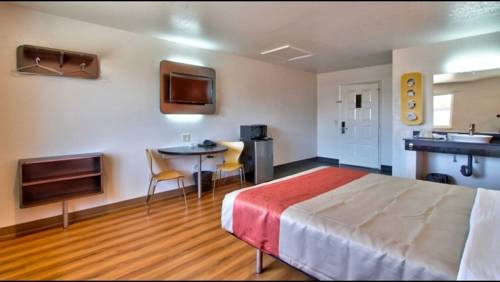 Imagen de la habitación del Hotel Coastal Valley Inn. Foto 6
