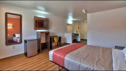 Imagen de la habitación del Hotel Coastal Valley Inn. Foto 11