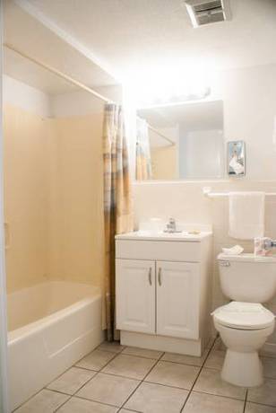 Imagen de la habitación del Hotel Coastal Waters Inn. Foto 6