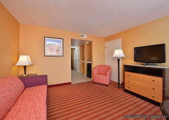 Imagen general del Hotel Coastal and Suites Virginia Beach Oceanfront. Foto 11