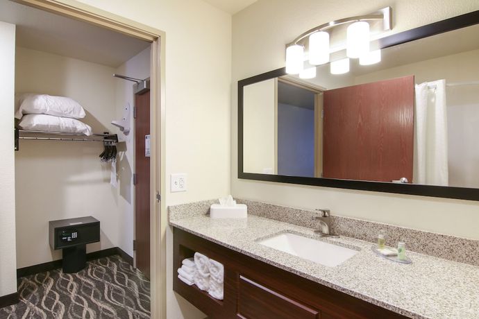Imagen de la habitación del Hotel Cobblestone and Suites - Two Rivers. Foto 3