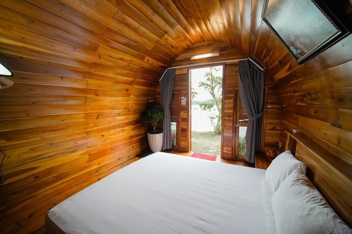 Imagen de la habitación del Hotel Cô Tô Village. Foto 15