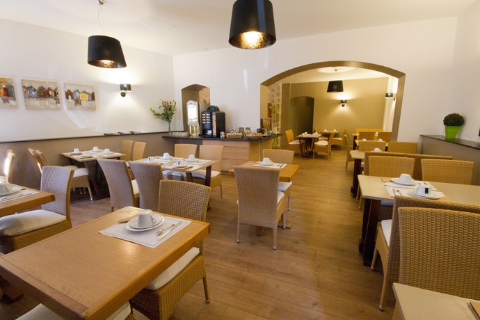 Imagen de los interiores del Hotel Côte Basque. Foto 16