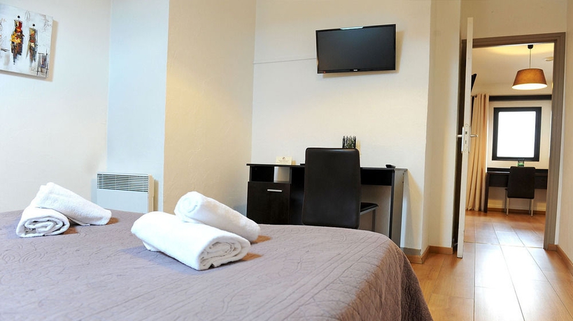 Imagen de la habitación del Hotel Côte Basque. Foto 11