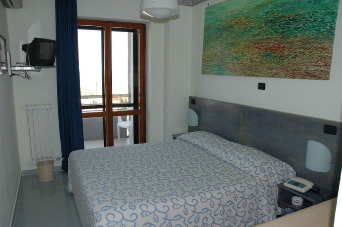 Imagen de la habitación del Hotel C&ocirc;te D'est. Foto 2