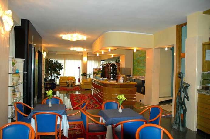 Imagen de los interiores del Hotel C&ocirc;te D'est. Foto 20
