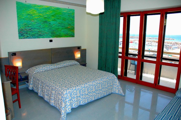Imagen de la habitación del Hotel C&ocirc;te D'est. Foto 8