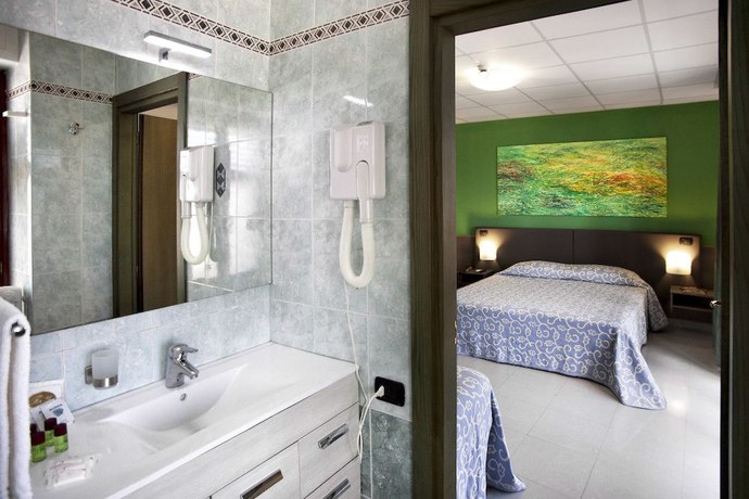 Imagen de la habitación del Hotel C&ocirc;te D'est. Foto 12