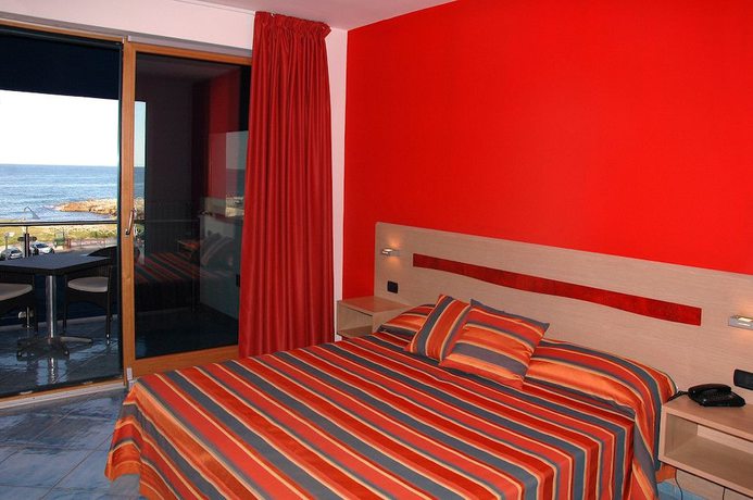 Imagen de la habitación del Hotel C&ocirc;te D'est. Foto 13