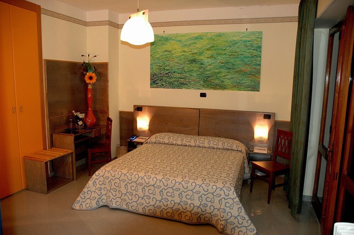 Imagen de la habitación del Hotel C&ocirc;te D'est. Foto 19