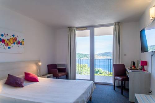Imagen de la habitación del Hotel C&ocirc;t&eacute; Thalasso Banyuls Sur Mer. Foto 11